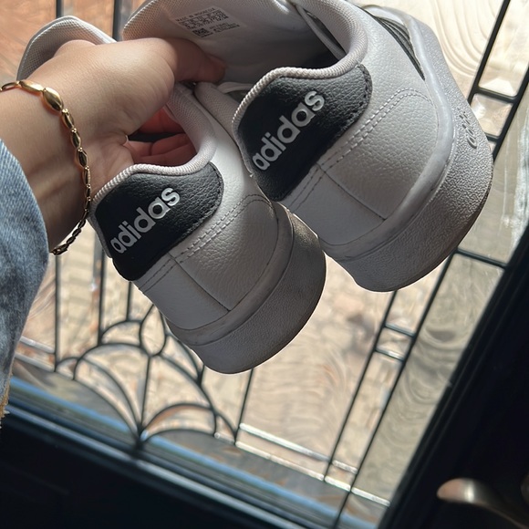 Ladies black and white classic adidas - Picture 6 of 6